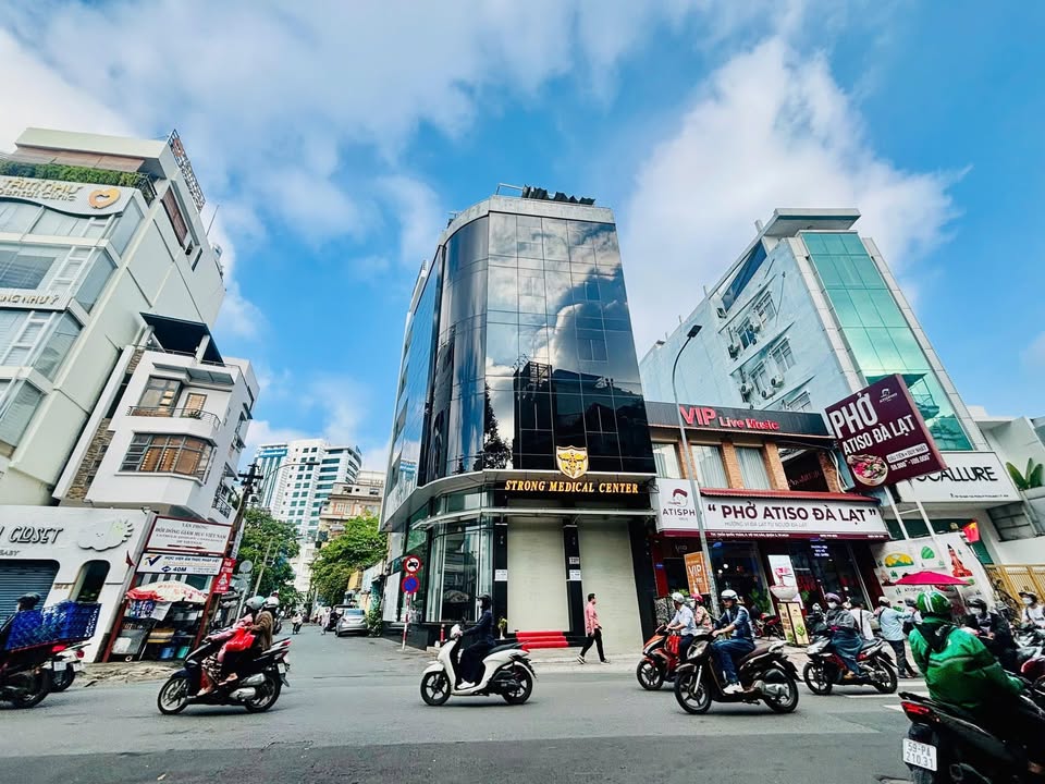 Cho thuê tòa nhà góc Hai mặt tiền đường Trần Quốc Toản quận 3 - Thiết kế hiện đại, phù hợp làm văn phòng!