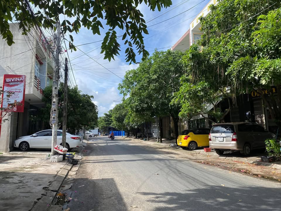 Nhà nguyên căn 3 tầng mặt tiền Ngô Văn Sở, Tuy Hòa 125m² giá 8 triệu - Thích hợp kinh doanh và sinh sống!