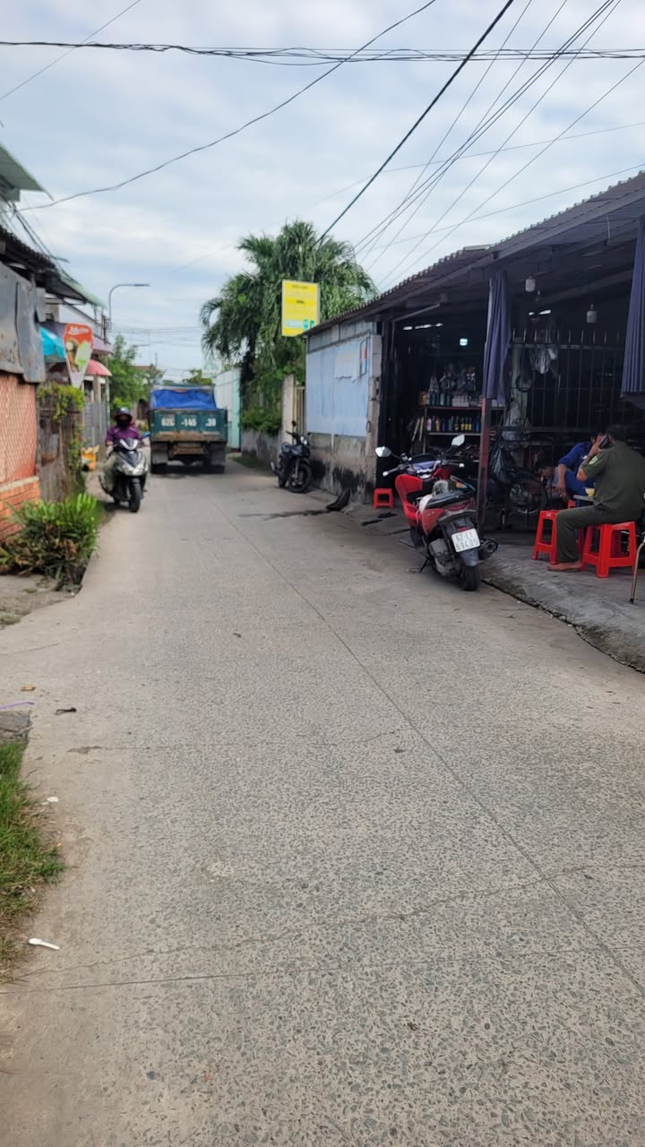 Nhà 1 trệt 1 lầu tại Long Định, Cần Đước - 213m² chỉ 2.2 tỷ - Thương lượng ngay!