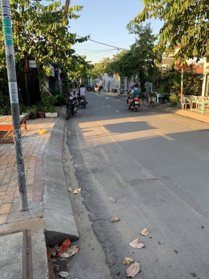 Nhà mặt tiền Tân Xuân Hóc Môn 100m² giá 5.5 tỷ - Sổ hồng riêng, không quy hoạch!