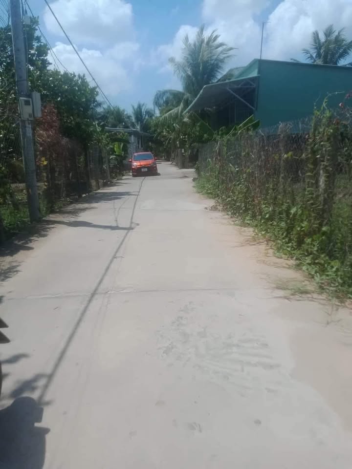 Đất nền Cái Bè Tiền Giang 300m² giá 900 triệu - Nhiều tiện ích xung quanh!