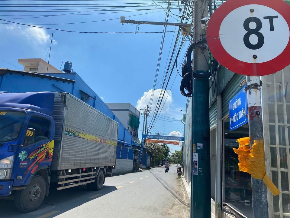 Đất mặt tiền Phước Toàn, Bến Lức 200m² giá 2.2 tỷ - Cơ hội đầu tư hấp dẫn!