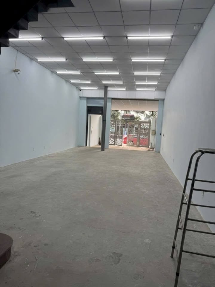 Cho thuê tòa nhà 480m² tại Phú Hòa, Thủ Dầu Một - Thiết kế thông suốt, thuận tiện kinh doanh!