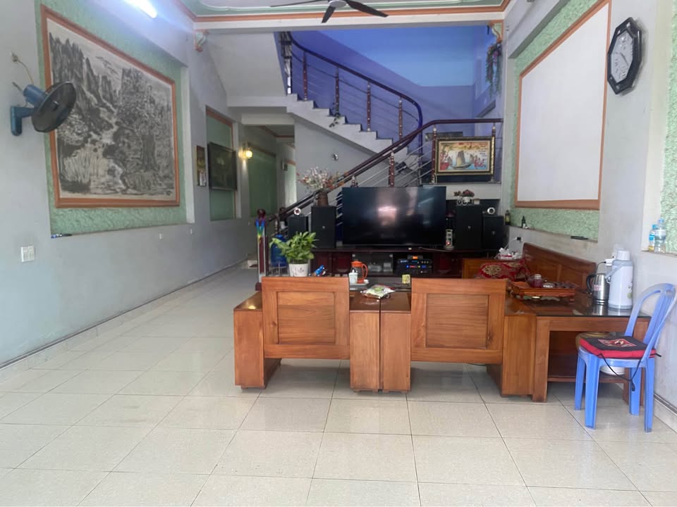 Nhà 2 tầng đường 22/12, phường Cam Đường, 100m² giá 2.79 tỷ - Sổ đỏ chính chủ, giao nhanh!