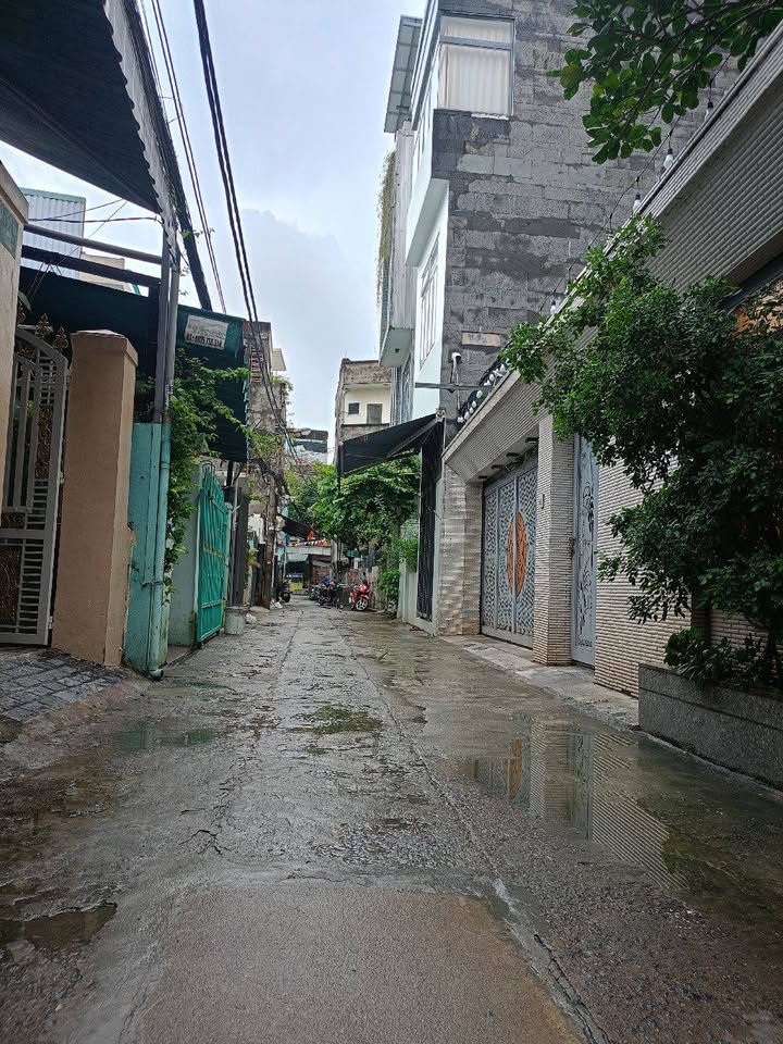 Nhà 2 tầng kiên cố đường Nguyễn Hoàng, Hải Châu 87.5m² - Tiềm năng đầu tư lớn!