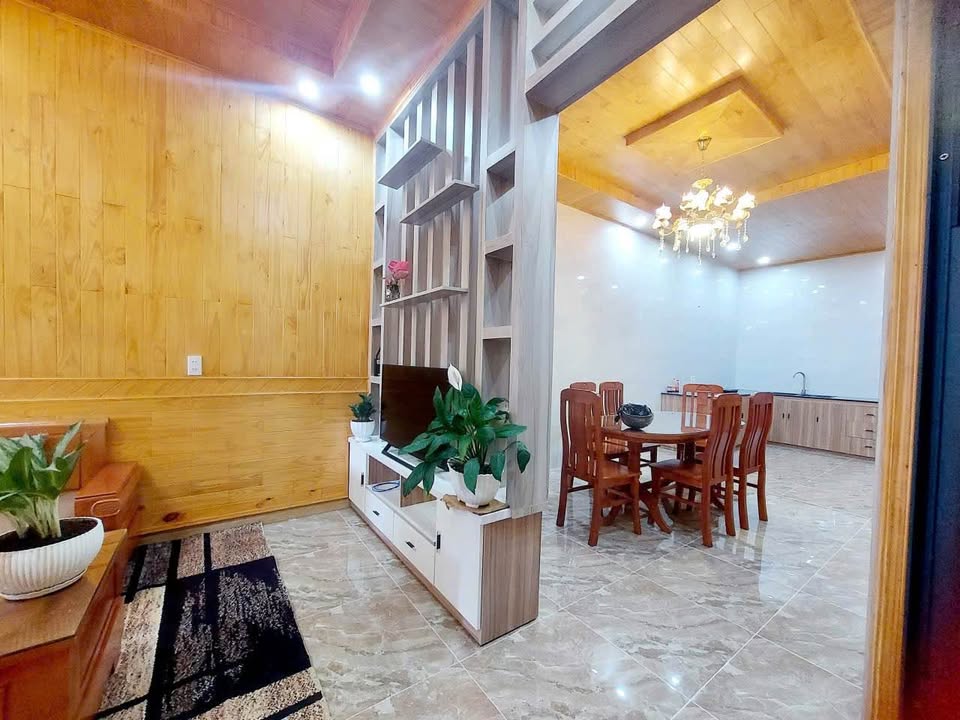 Nhà nguyên Tử Lực, Đà Lạt 130m² giá 2.99 tỷ - Hướng Tây thoáng mát!