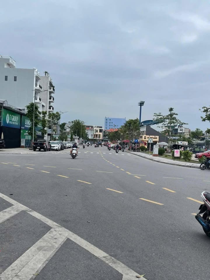 Nhà đẹp tại Uông Bí 95m² - Nội thất sang trọng, gần phố đi bộ!