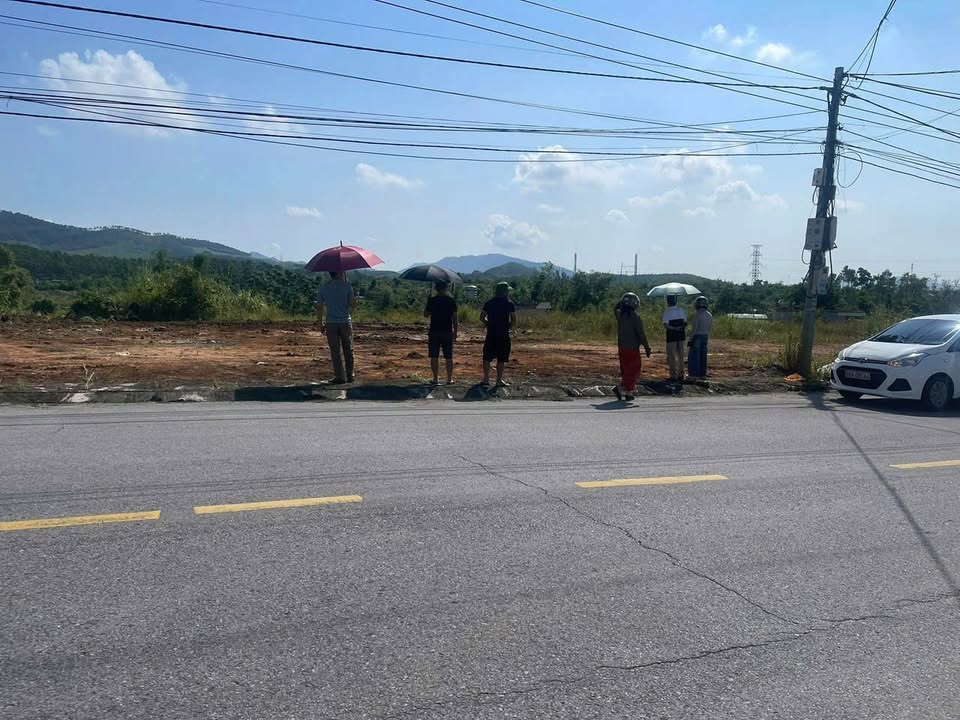 Đất nền Bãi Dài, Uông Bí 100m² giá 1.4 tỷ - Mặt đường trục chính