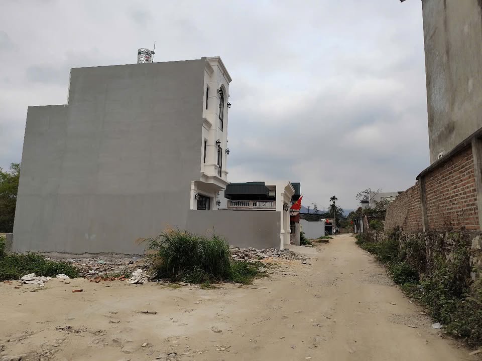 Đất nền Khu Gần TT Thanh Sơn, Uông Bí 125m² - Giá chỉ 800 triệu, Sổ đỏ chính chủ!