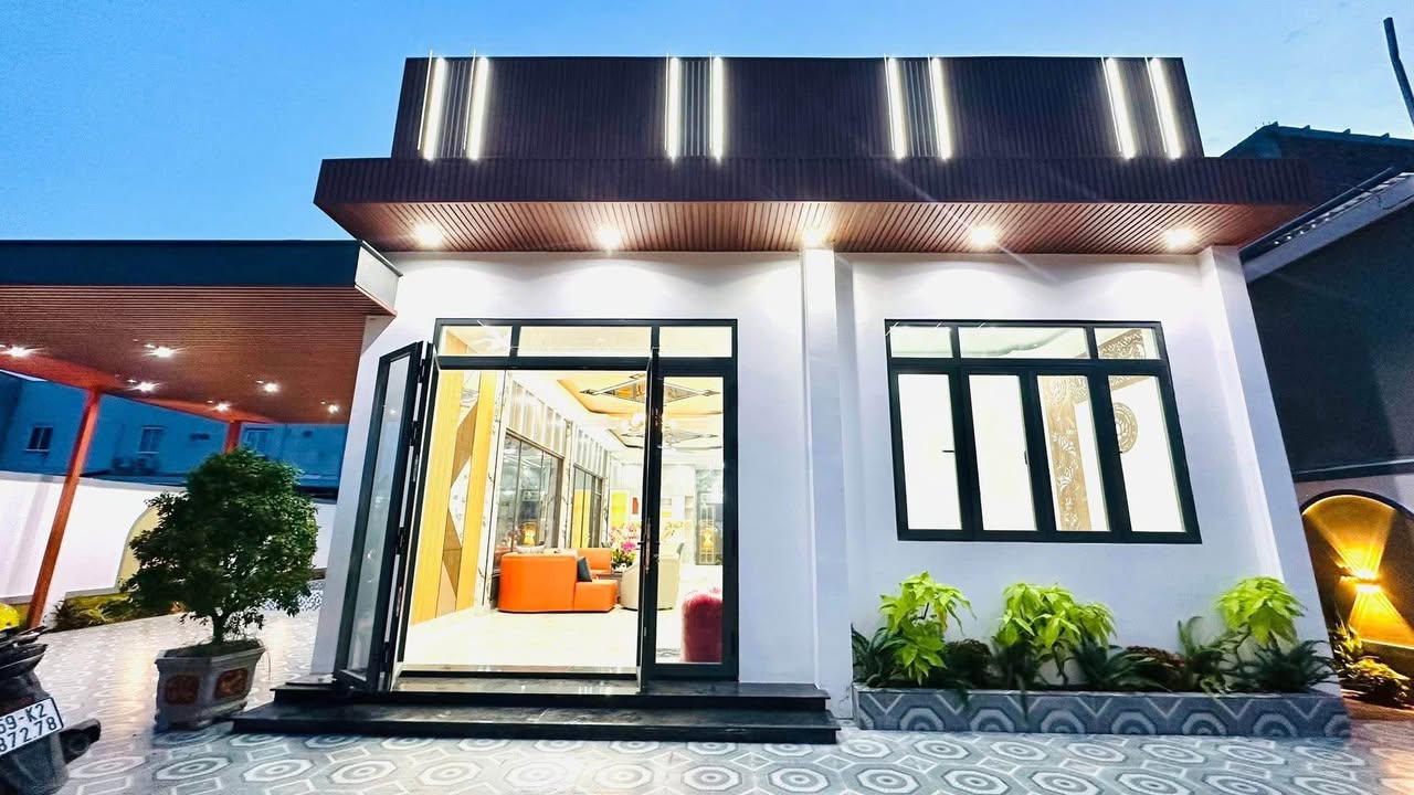 Nhà vườn hồ bơi xã Long Thượng 550m² giá 5.8 tỷ - Thiết kế hiện đại, không gian xanh lý tưởng!