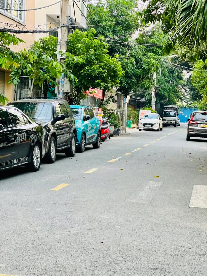 Nhà 2 tầng quận 7, diện tích 233.6m² giá 18.5 tỷ - Đầu tư sinh lời tuyệt vời!