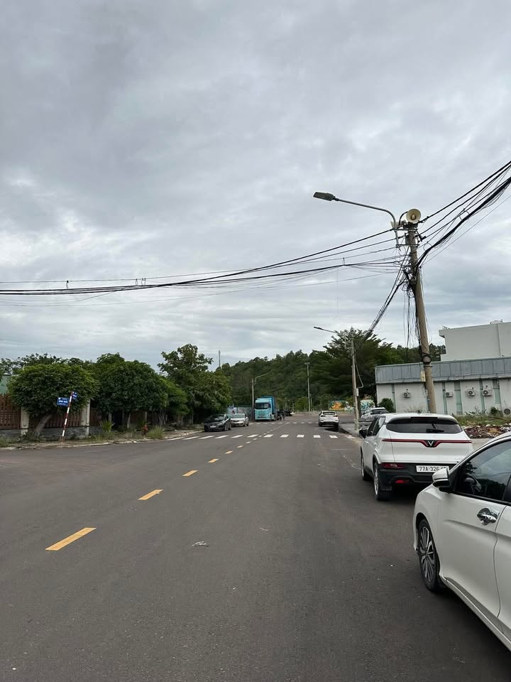 Cho thuê góc hai mặt tiền Đinh Ruối - Trần Bá 300m² giá 12 triệu - Địa điểm kinh doanh lý tưởng!