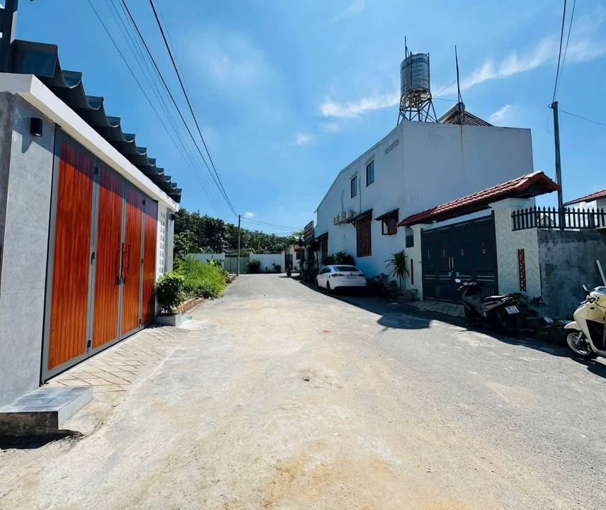 Nhà phố Trảng Dài 100m² giá 3.29 tỷ - Thiết kế hiện đại, sẵn sàng ở ngay!