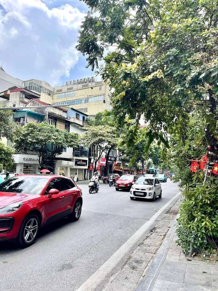 FrontHouse Hai Bà Trưng 130m² giá 140 tỷ - Vị trí vàng, sinh lời ngay!