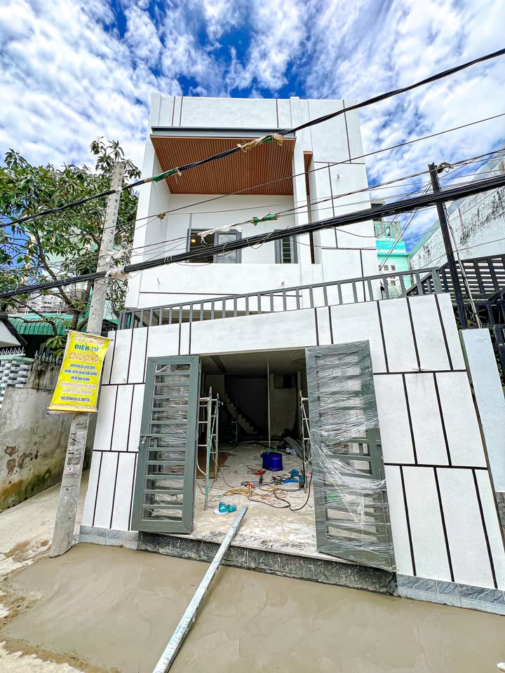 Nhà trệt lầu mới đẹp góc 2 mặt tiền hẻm 233 Nguyễn Văn Cừ - Giá chỉ 3.55 tỷ!