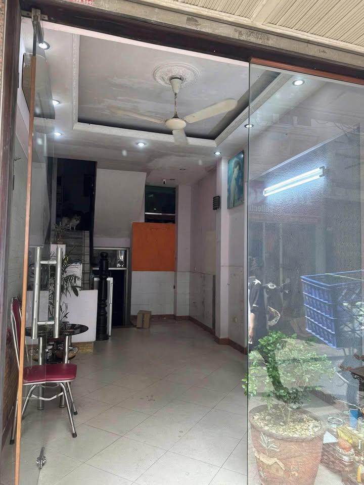 Mặt bằng kinh doanh 127 Đê La Thành Nhỏ, Đống Đa - 20m² giá 7 triệu - Phù hợp văn phòng, shop!