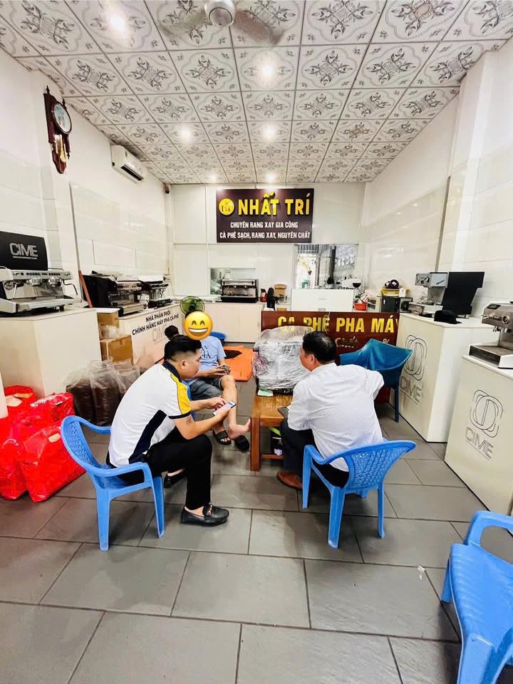 Nhà Mặt Tiền TL43 Dĩ An 212m² giá 13.4 tỷ - Kinh doanh thuận lợi!