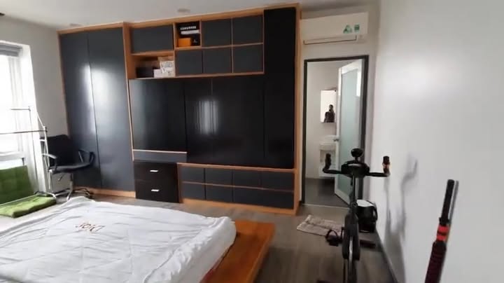 Penthouse Võ Văn Kiệt, Quận 1, 153m² giá 9 tỷ - Nội thất cao cấp, view thoáng mát!