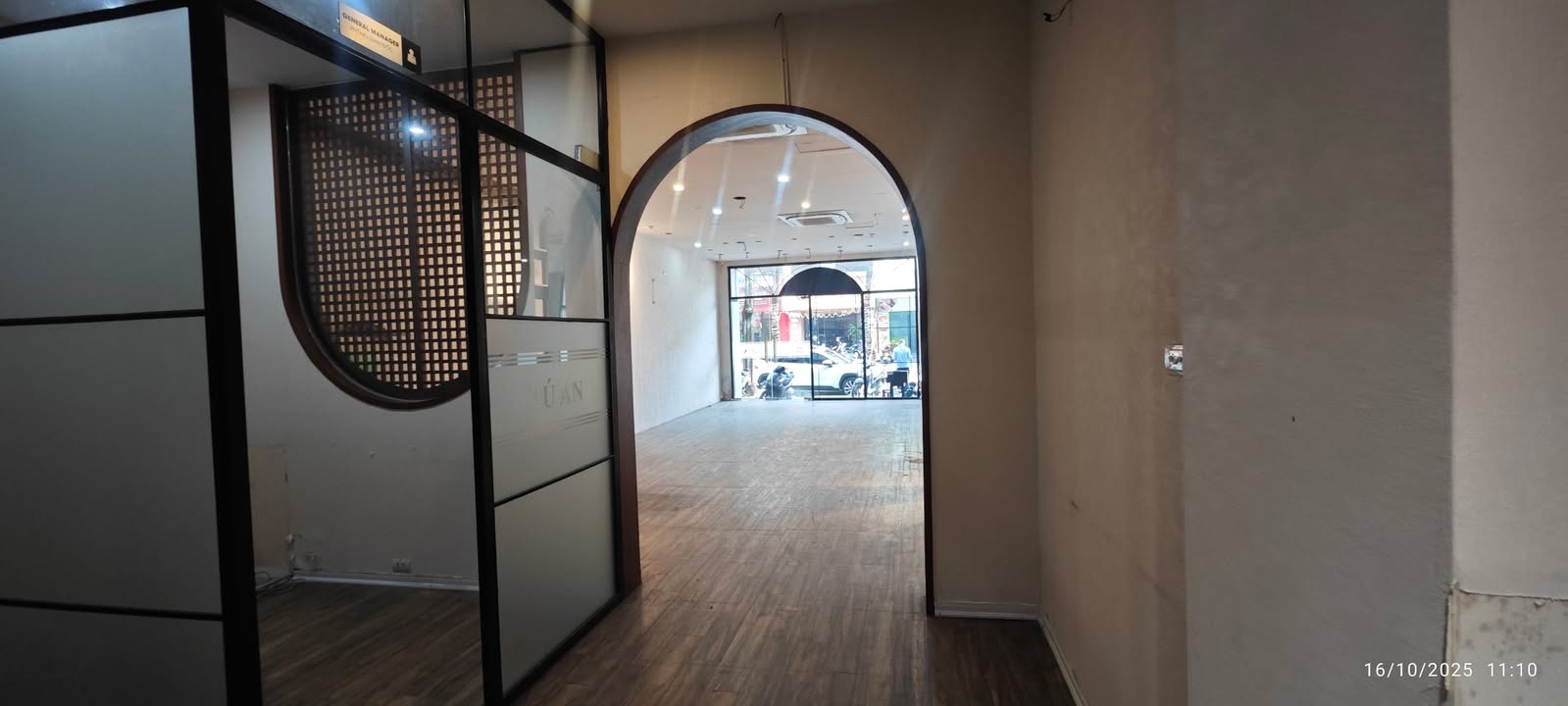 Nhà mặt phố Phạm Huy Thông 100m² giá 60 triệu - View Hồ Nghĩa Tân đẹp mê ly!