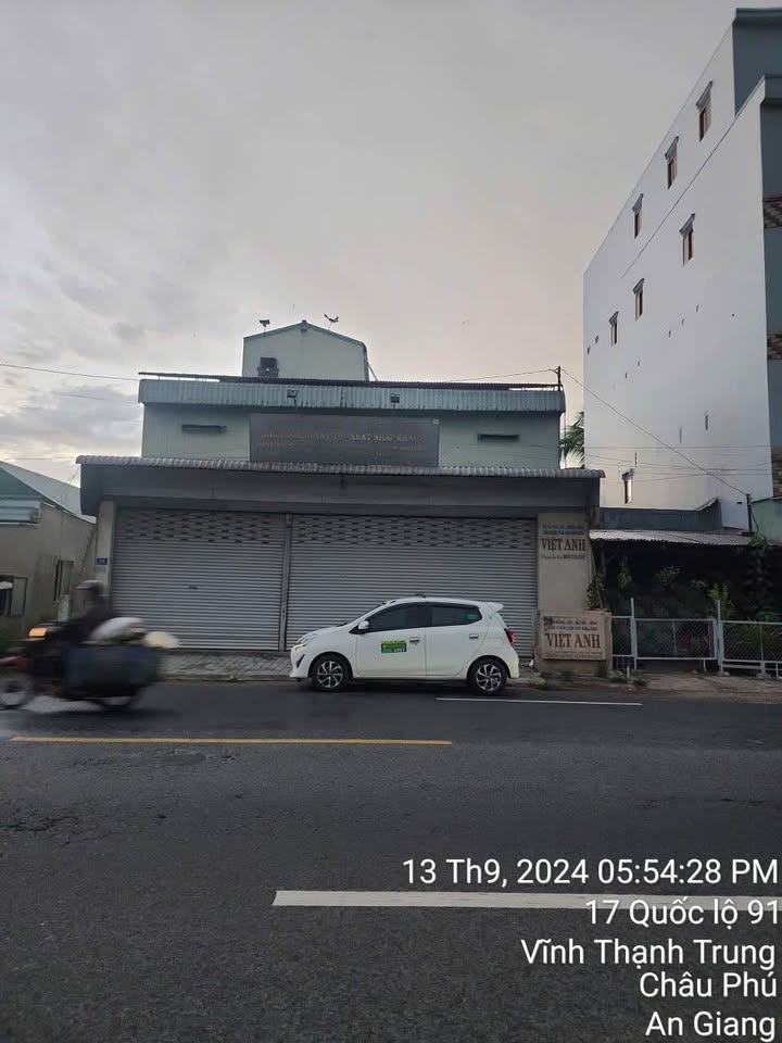 Nhà Yến 3 Tầng Mặt Tiền Quốc Lộ 91, Vĩnh Trung, Châu Phú - Đầu Tư Hiệu Quả!