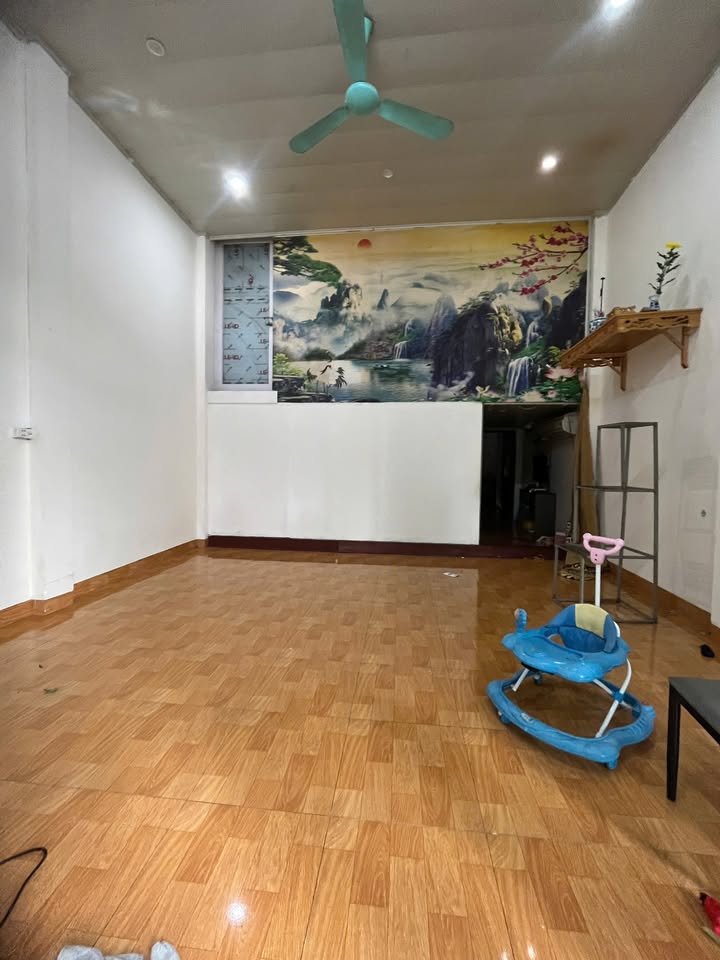 Nhà cấp 4 Đông La 100m² giá 1 tỷ - Sân rộng đỗ ô tô thoải mái!