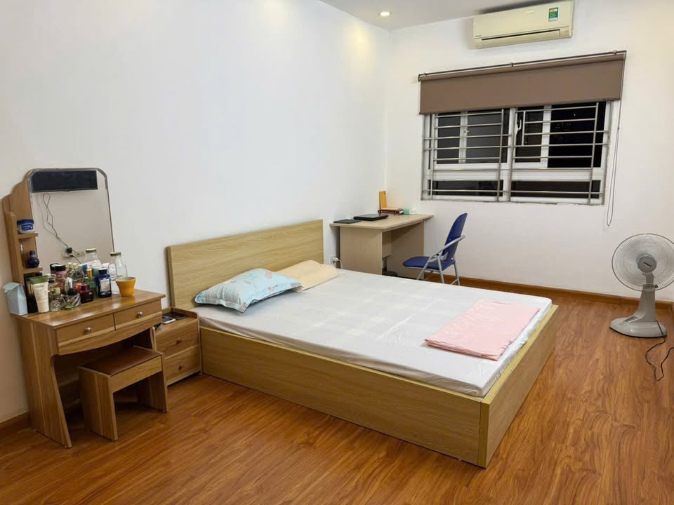 Căn hộ cho thuê chung cư CT3 Hoàng Quốc Việt 1 phòng ngủ giá 6 triệu - Tiện nghi đầy đủ, view đẹp!