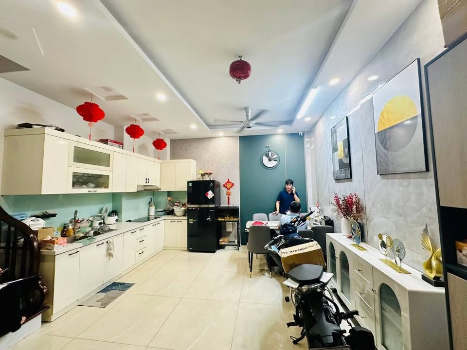 Nhà 5 tầng 32m² tại Kim Mã, Ba Đình chỉ 8 tỷ - Sổ đỏ chính chủ!