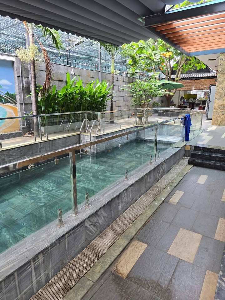 Bán Villa 1000m² 2 Mặt Tiền Đường Lê Thị Riêng, Quận 12 - Thiết Kế Hiện Đại, Hồ Bơi Tràn Bờ!