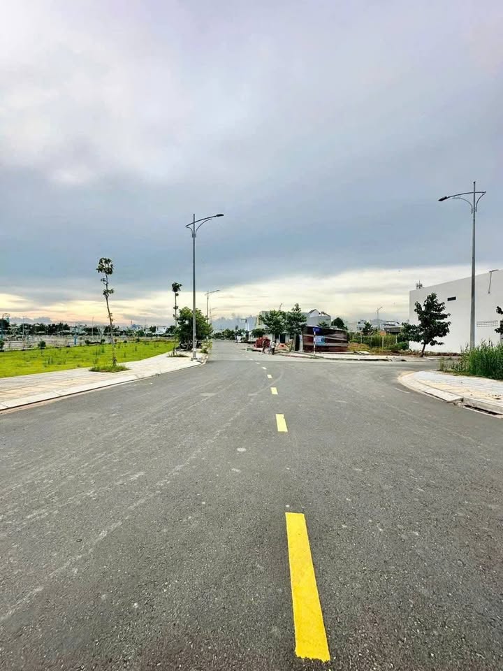 Đất nền cặp góc 170m² tại An Bình, Cần Thơ giá chỉ 7,9 tỷ - Đối diện công viên!