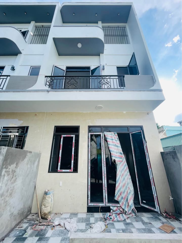 Nhà 3 tầng Phú Xuân 60m² giá 2.1 tỷ - Thiết kế hiện đại, thoáng mát!