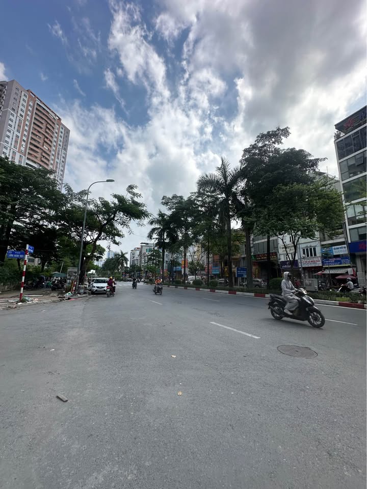 Nhà riêng phường Tân Mai, quận Hoàng Mai, 70m² giá 16 tỷ - Vị trí đắc địa, ô tô đỗ cửa!