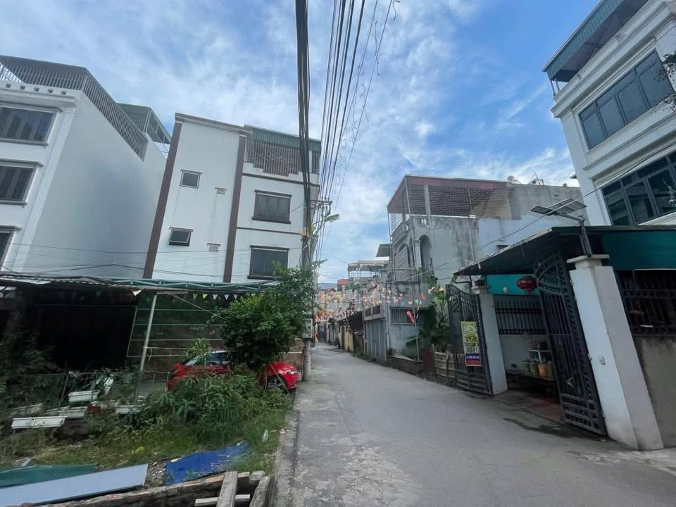 Bán nhà phố Yên Bình, Yên Nghĩa 70m² giá 7 tỷ - Mặt đường ô tô tránh, kinh doanh tốt!