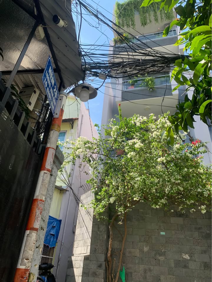 Nhà lô góc đường Lương Văn Can, phường Phú Định, quận 8, diện tích 23m², giá nhỉnh 2 tỷ - An cư lý tưởng!