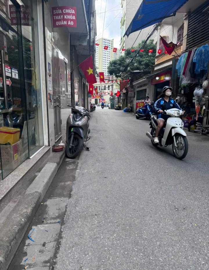 Nhà Phú Diễn 50m² giá 12 tỷ - Kinh doanh sầm uất, ngõ rộng xe tải tránh