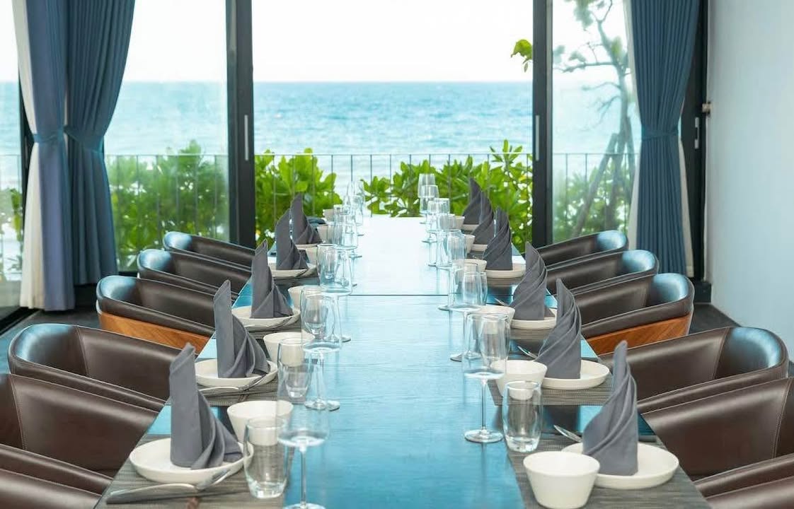 Nhà hàng khách sạn 3 tầng mặt tiền biển Mỹ Khê 480m² giá 119.999 tỷ - Kinh doanh ổn định quanh năm!