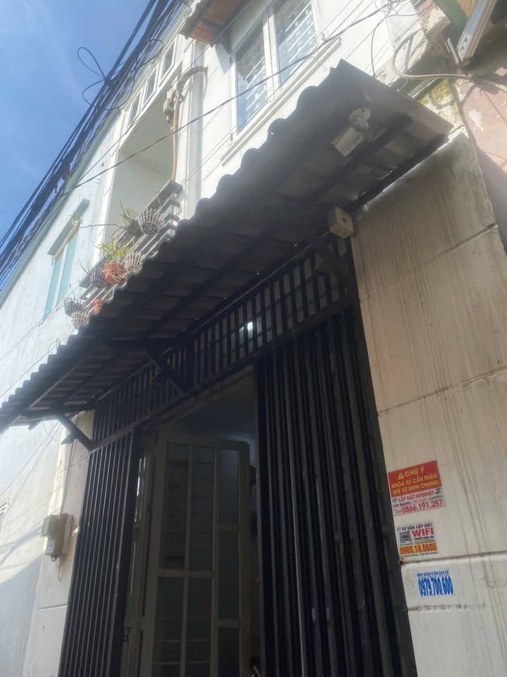 Nhà riêng Hóc Môn 32m² giá 1.3 tỷ - Bán gấp, gần chợ Gấu!