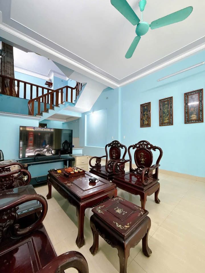 Nhà 2 tầng 1 tum đường Ngọc Mai, phường Quảng Thành 62m² giá 3 tỷ - Chính chủ bán gấp!