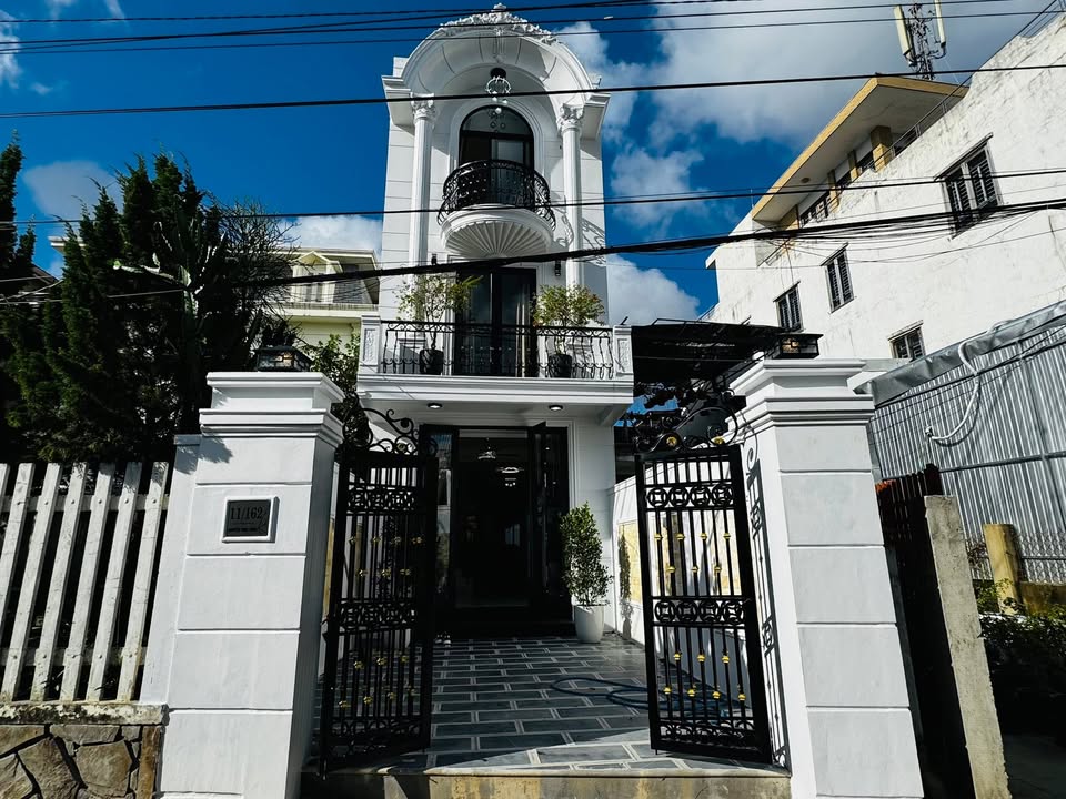 Biệt thự Townhouse Tân Cổ Điển Huế 98m² giá 4.2 tỷ - Đầu kiệt Nguyễn Sinh Cung, ô tô tránh nhau!