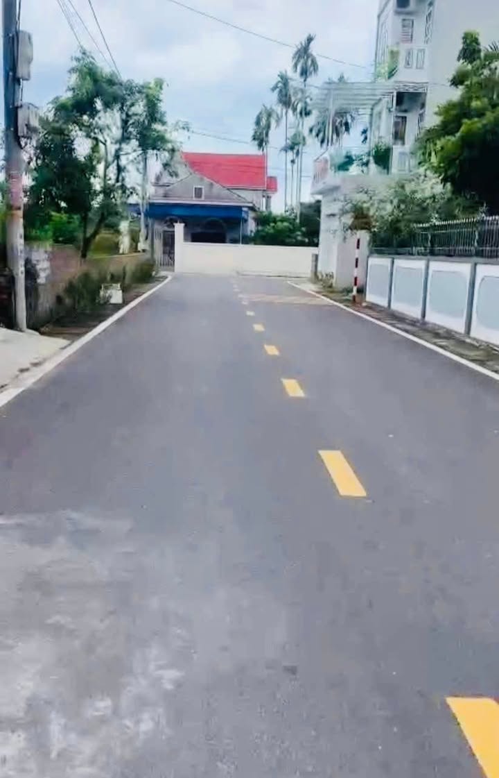 Đất mặt đường trải nhựa Thôn Đông, Lâm Động 69m² giá 2.6 tỷ - Cơ hội hiếm có!
