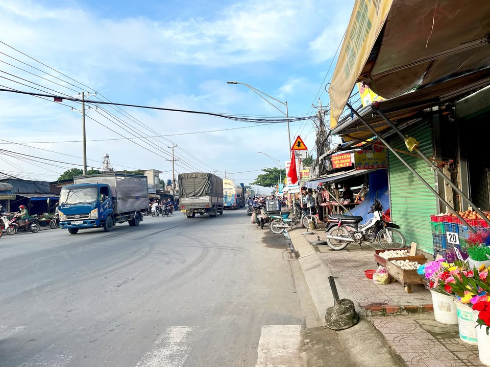 Nhà mặt tiền Chợ Mỹ Hạnh Nam 195m² giá 5.3 tỷ - Kinh doanh sầm uất!