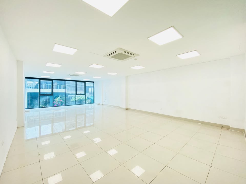 Sàn văn phòng 50m² tại 26 Nguyên Hồng, Thanh Xuân - Giá chỉ 11 triệu/tháng!