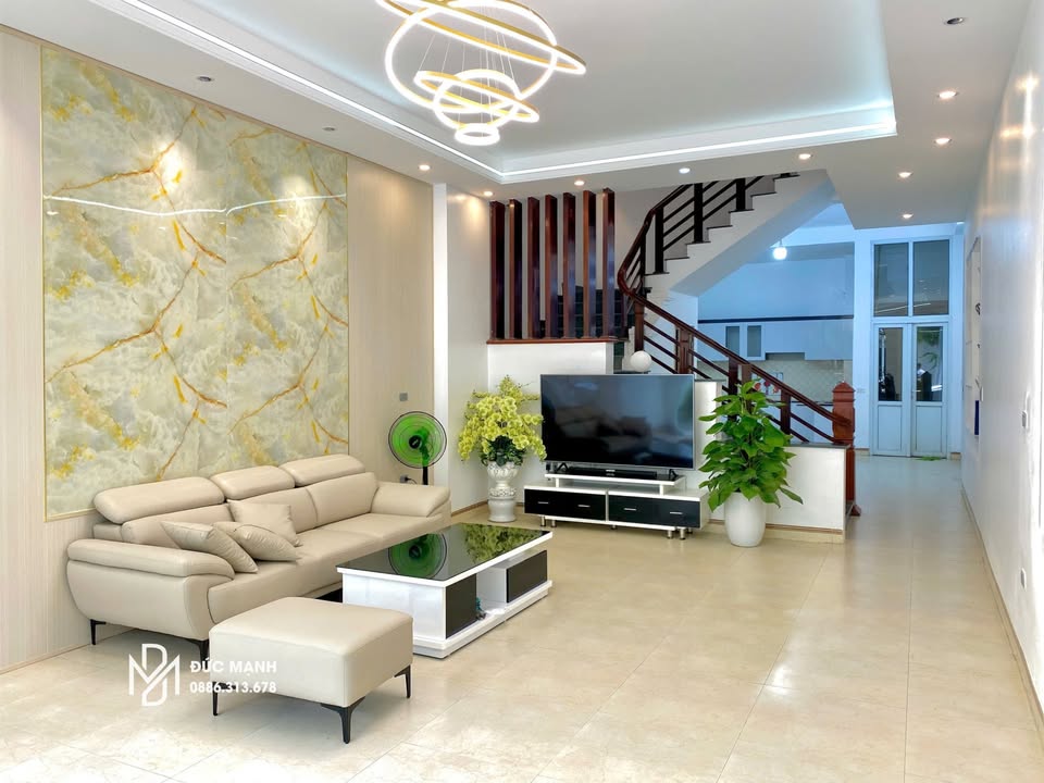 Nhà 4 tầng Đông Vệ 90m² giá thương lượng - Phong thủy tốt, vị trí đắc địa!