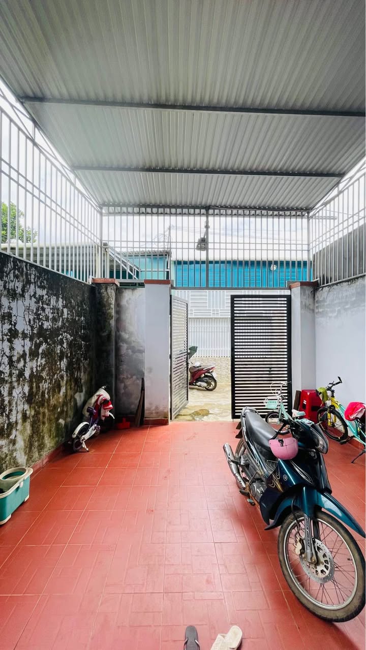 Nhà hẻm Lương Định Của, Pleiku 112m² giá 1.5 tỷ - Hướng Đông, sân ô tô