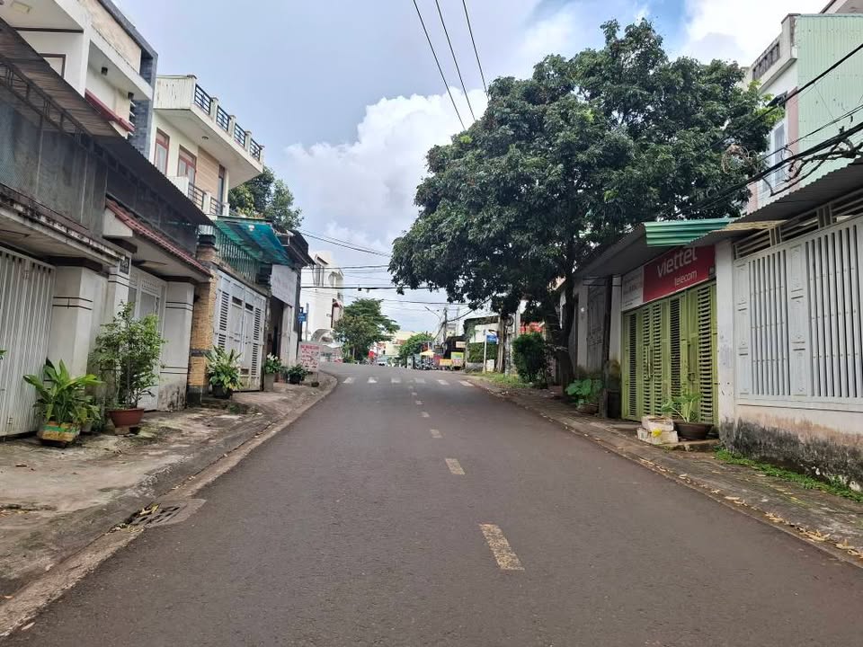 Nhà phố mặt tiền đường Đồng Tiến, Pleiku 115m² giá 4.15 tỷ - Chính chủ bán gấp!