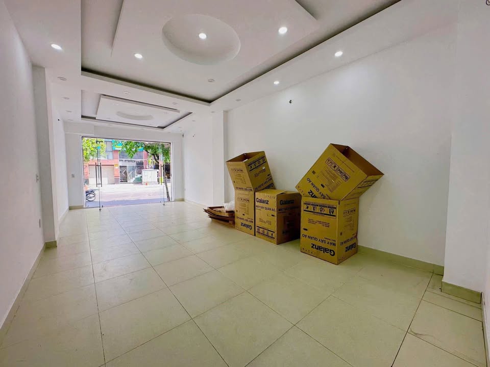 Mặt bằng cho thuê mặt tiền Bạch Đằng, Tân Bình 40m² - Vỉa hè rộng rãi, lối đi riêng!