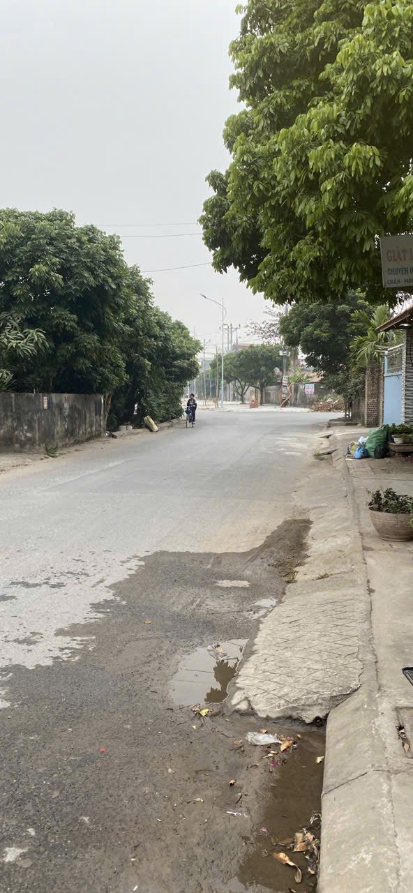 Nhà 2,5 tầng mặt đường Lê Như Hổ, Hồng Nam, 76m² - Chính chủ bán gấp!