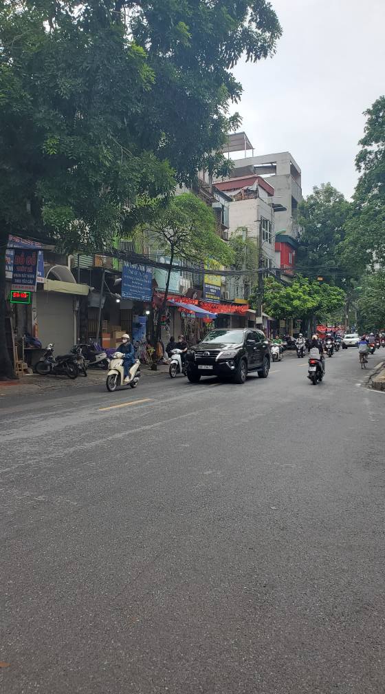 Nhà mặt phố Đê La Thành, Đống Đa 22m² giá 8 tỷ - Đầu tư sinh lời cao!