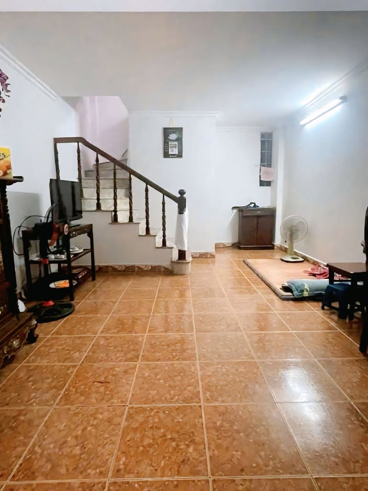 Nhà 5 tầng Hào Nam Đống Đa 27m² giá 6 tỷ - Không gian sống lý tưởng!