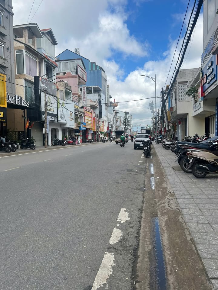 Nhà phố 3 tầng đường Phan Đình Phùng Đà Lạt 165m² giá 38 tỷ - Đầu tư sinh lời ngay!