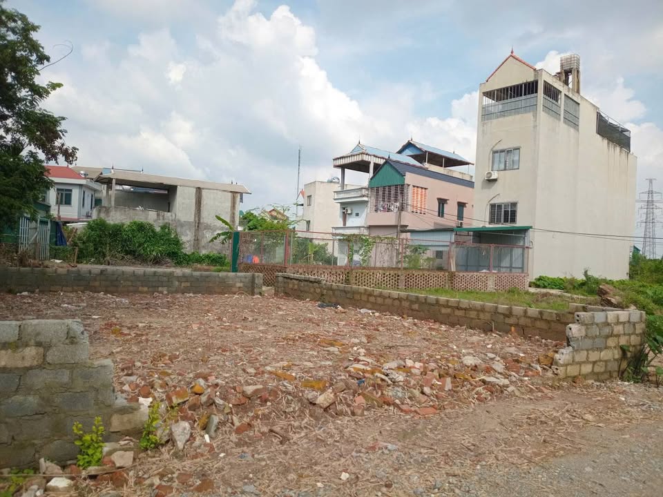 Đất nền Chúc Sơn, Chương Mỹ 90m² giá 5 tỷ - Sổ đỏ chính chủ, vị trí đắc địa!